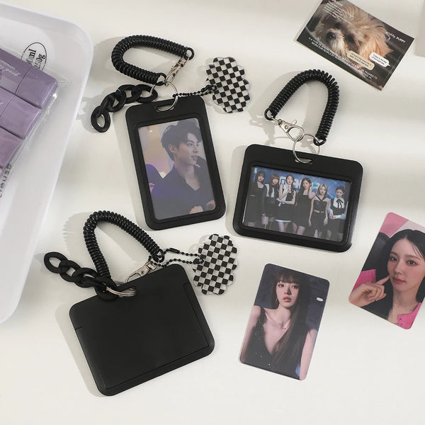 Portatarjetas Estilo Y2K con Pulsera – Diseño Vintage y Temática Negra
